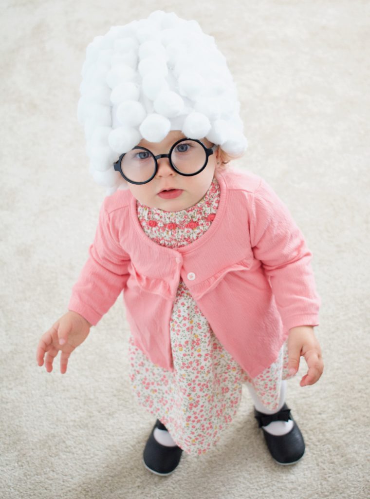 Old lady deals wig for child